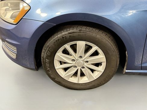 Used 2017 Volkswagen Golf S image 37