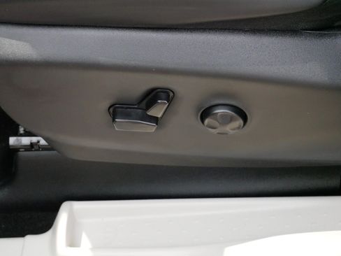 Used 2023 Chrysler Pacifica Touring-L FWD image 20