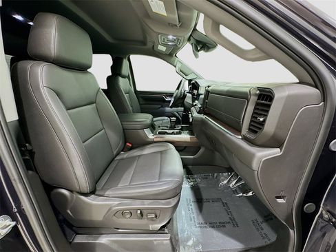 Used 2025 GMC Sierra 1500 SLT image 29