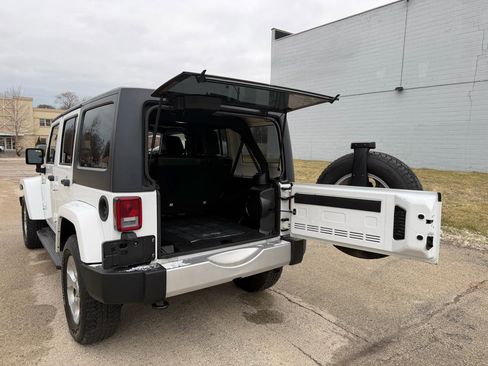 Used 2014 Jeep Wrangler Unlimited Sahara w/ Connectivity Group image 8