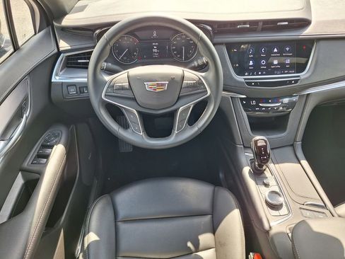 Certified 2024 Cadillac XT5 Luxury FWD image 9