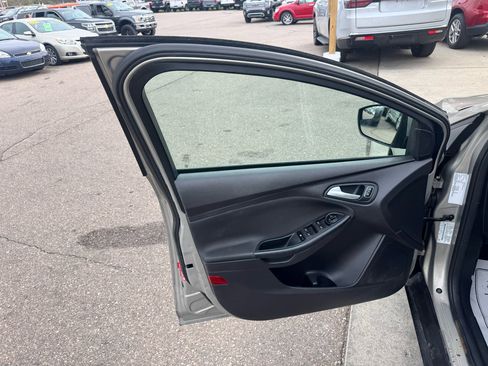 Used 2015 Ford Focus SE image 14