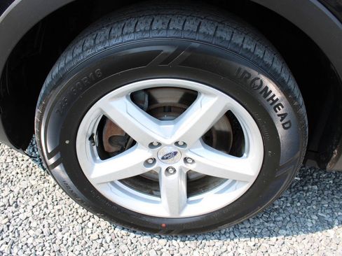 Used 2016 Ford Explorer XLT w/ Equipment Group 202A AWD/4WD image 25
