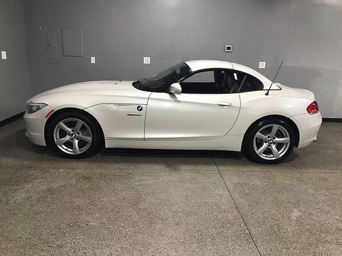 Used 2012 BMW Z4 sDrive28i image 6