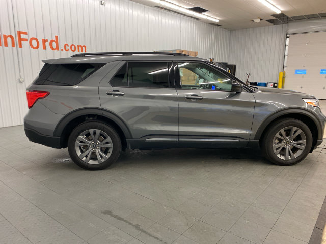 Used 2023 Ford Explorer XLT w/ Equipment Group 202A AWD/4WD image 18