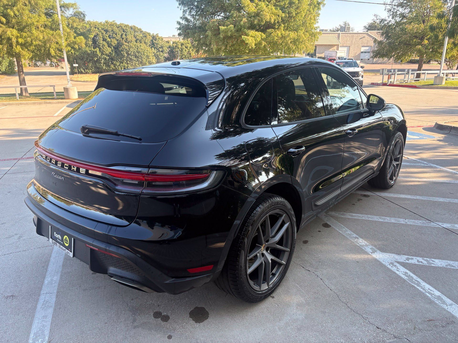 Used 2023 Porsche Macan AWD/4WD image 4
