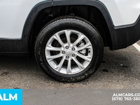 Used 2020 Jeep Cherokee Latitude w/ Cold Weather Group image 16