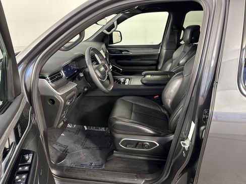 Used 2024 Jeep Wagoneer Series II w/ Flexible Seating Group image 4