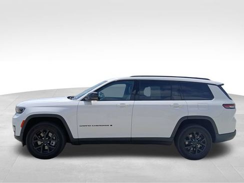 Used 2025 Jeep Grand Cherokee L Altitude AWD/4WD image 2