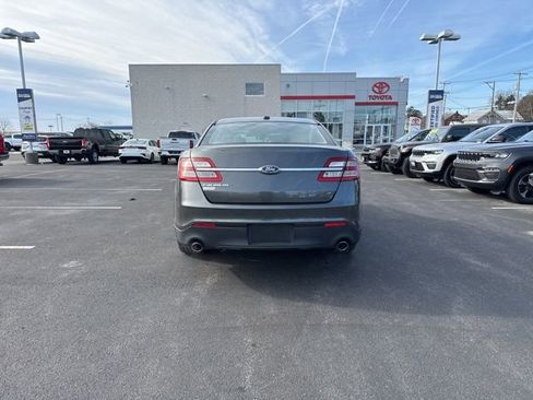 Used 2018 Ford Taurus SE image 3
