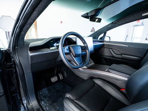 Used 2024 Tesla Model X image 28