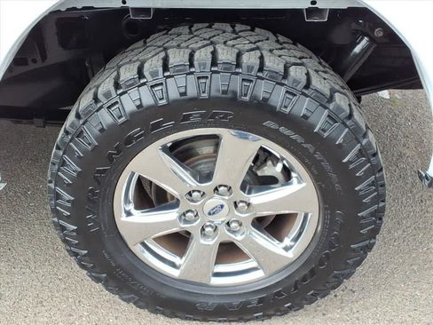 Used 2018 Ford F150 XLT w/ Equipment Group 302A Luxury image 9