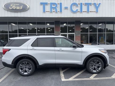 New 2026 Ford Explorer Active w/ Active Comfort Package AWD/4WD image 1