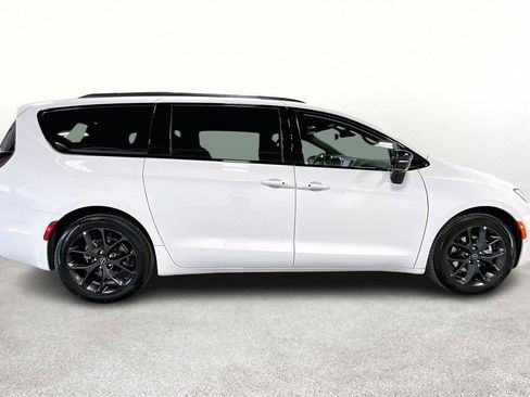 New 2026 Chrysler Pacifica Limited w/ S Appearance Package image 8