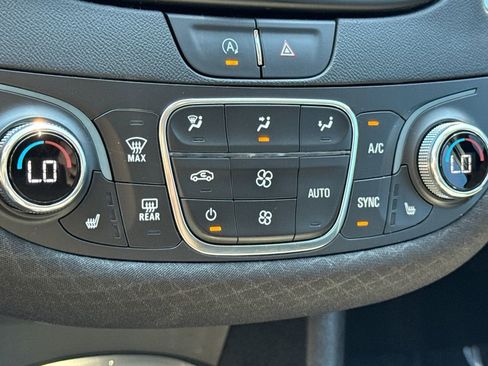 Used 2021 Chevrolet Malibu LT FWD image 33