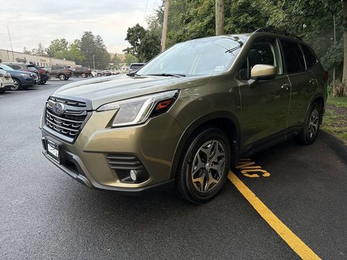 Certified 2023 Subaru Forester Premium AWD/4WD image 4