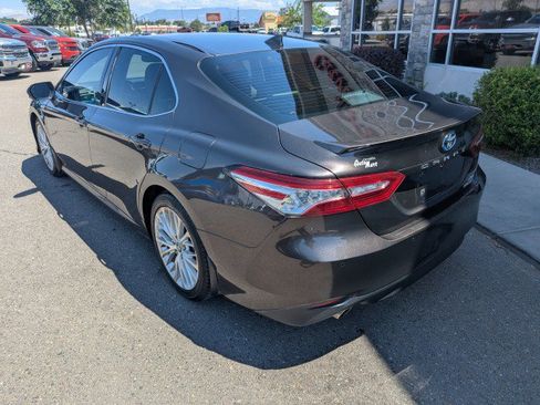 Used 2018 Toyota Camry XLE w/ Audio Package FWD image 3