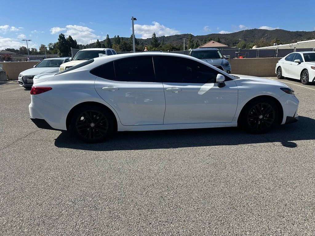 Used 2025 Toyota Camry SE FWD image 4