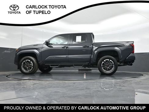 Used 2025 Toyota Tacoma TRD Sport AWD/4WD image 46