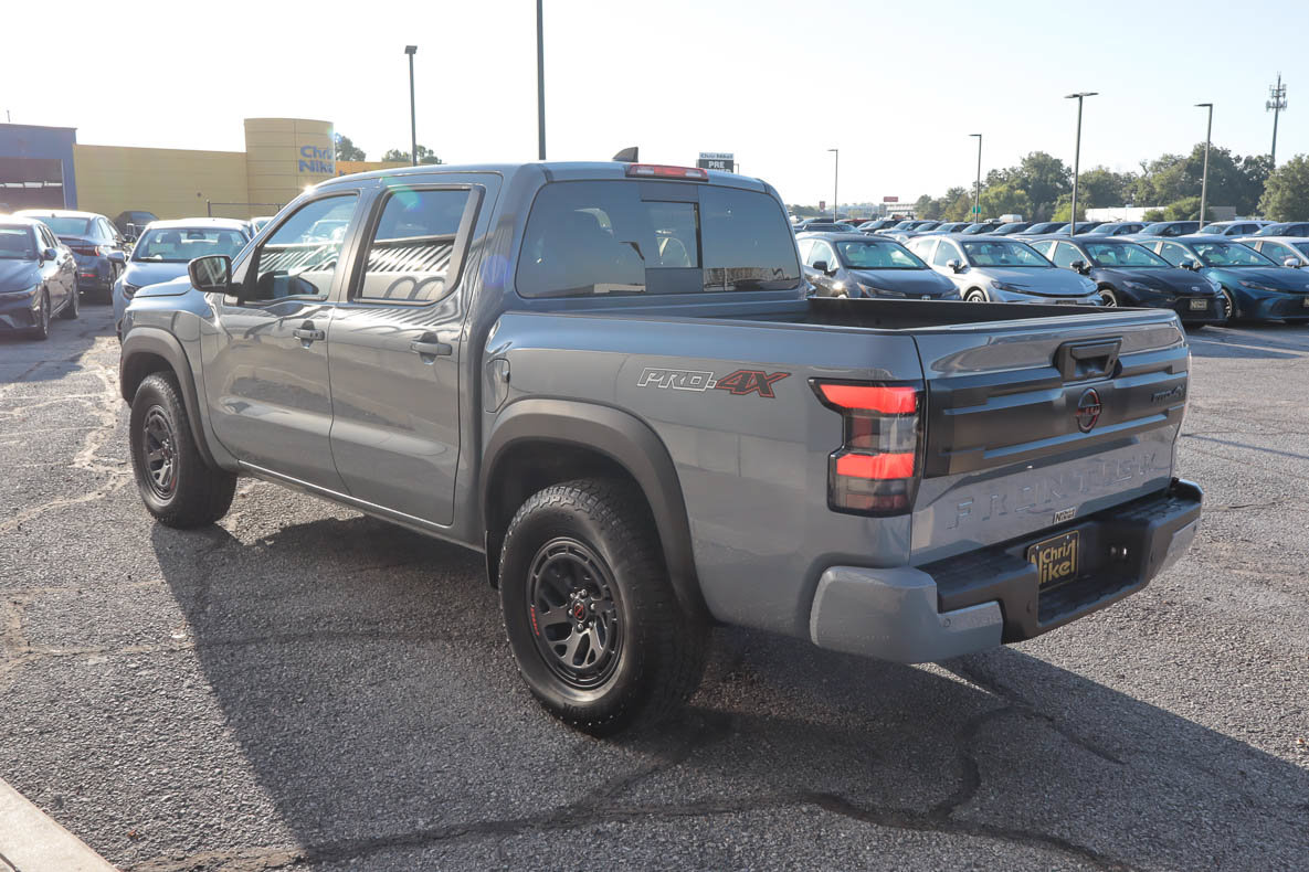 Used 2026 Nissan Frontier PRO-4X AWD/4WD image 4