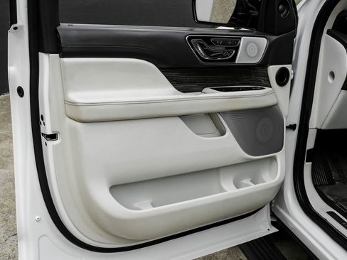Used 2020 Lincoln Navigator Black Label w/ Cargo Convenience Package AWD/4WD image 44