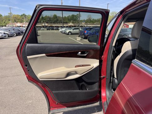 Used 2016 Kia Sorento FWD image 14