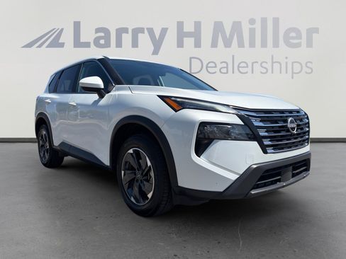 Used 2024 Nissan Rogue SV AWD/4WD image 7