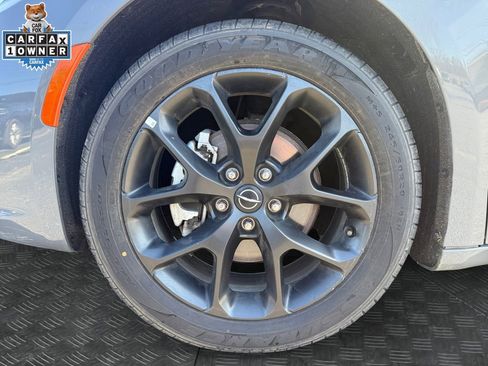 Used 2025 Chrysler Pacifica Limited FWD image 20