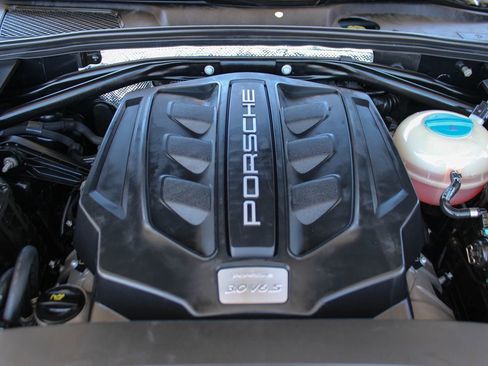 Used 2017 Porsche Macan S image 32