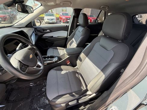 Used 2025 Chevrolet Trax LT w/ LT Convenience Package FWD image 10