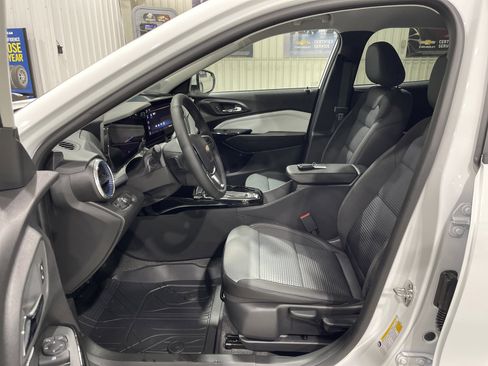 New 2026 Chevrolet Trax LT w/ Driver Confidence Package FWD image 17