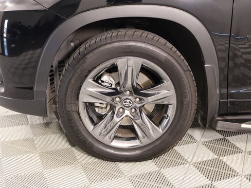 Used 2019 Toyota Highlander Limited Platinum AWD/4WD image 19