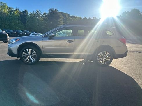 Used 2019 Subaru Outback 2.5i Premium AWD/4WD image 3