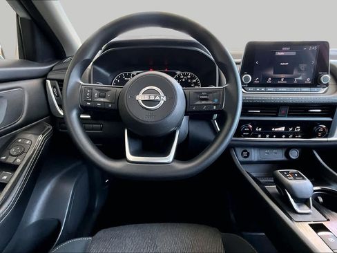 Used 2024 Nissan Rogue SV AWD/4WD image 6