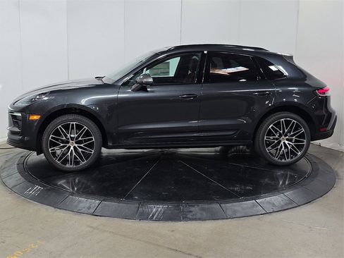 Certified 2025 Porsche Macan Turbo image 2