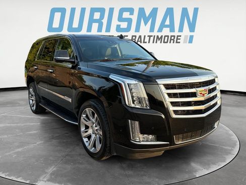 Used 2019 Cadillac Escalade Luxury RWD image 1