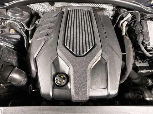 Certified 2023 Porsche Macan AWD/4WD image 28