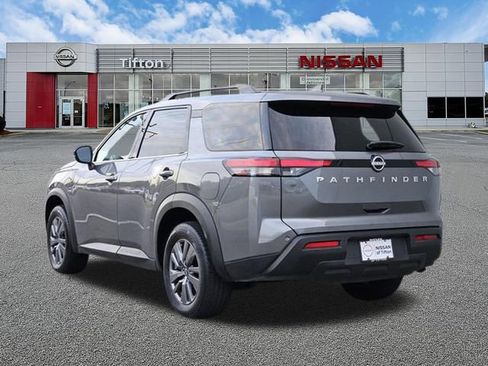 Used 2025 Nissan Pathfinder SV FWD image 6