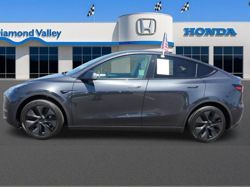 Used 2025 Tesla Model Y Long Range RWD image 8