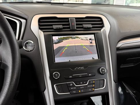 Used 2020 Ford Fusion SE FWD image 29