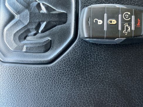 Used 2019 RAM 1500 Laramie AWD/4WD image 34