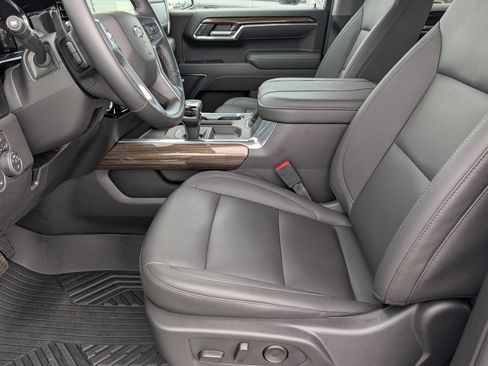 Used 2026 Chevrolet Silverado 1500 LT Trail Boss w/ Convenience Package II AWD/4WD image 15