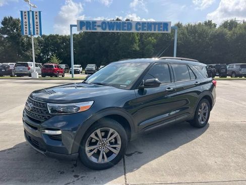 Used 2022 Ford Explorer XLT w/ Equipment Group 202A RWD image 2