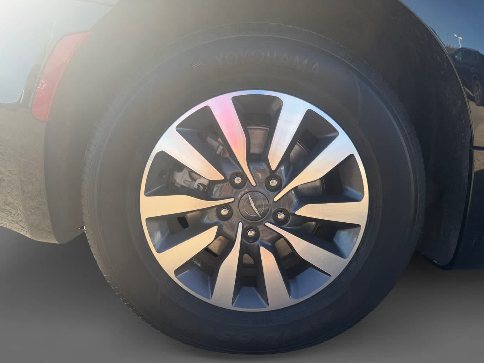Used 2024 Chrysler Pacifica Limited FWD image 17