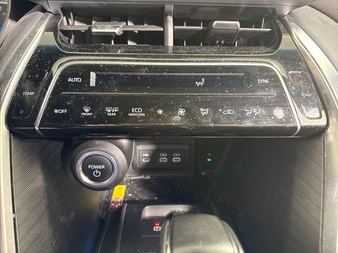 Used 2023 Toyota Venza XLE image 30