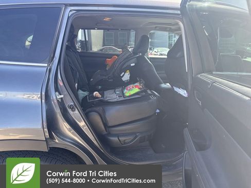 Used 2020 Toyota Highlander XLE image 7