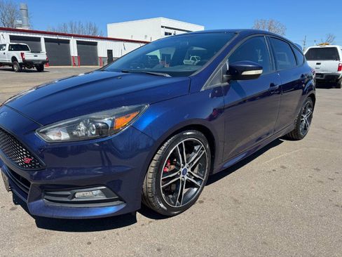 Used 2016 Ford Focus ST w/ Equipment Group 401A image 9