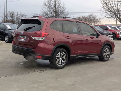 Used 2020 Subaru Forester Premium image 6