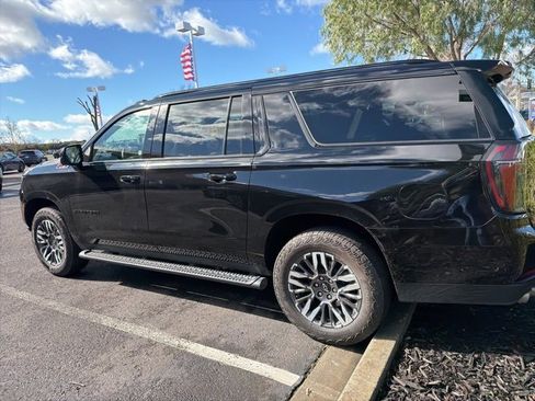 Used 2025 Chevrolet Suburban Z71 image 14