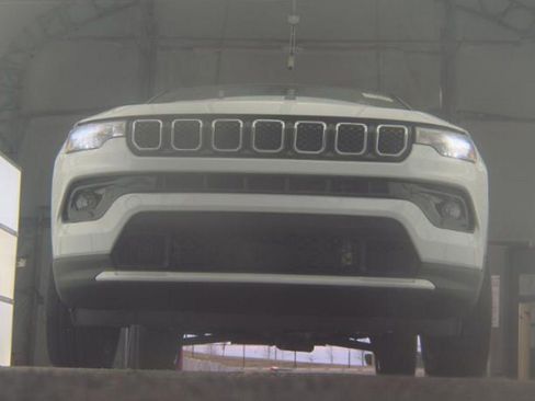 Used 2023 Jeep Compass Limited image 3